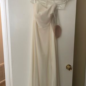 Never before worn bridesmaids dress. Size 6 ivory.